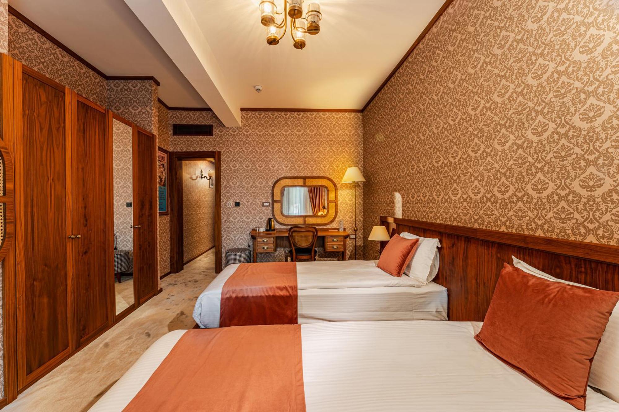 Hotel 74 *