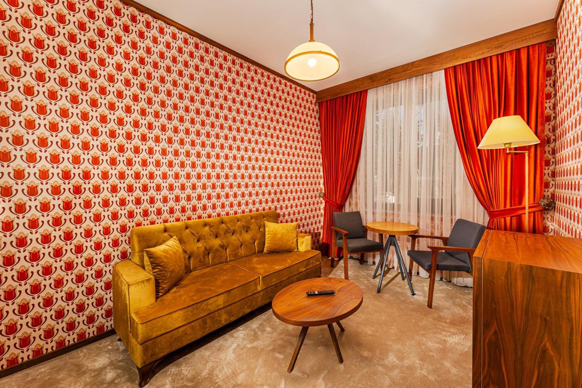 74 Otel *