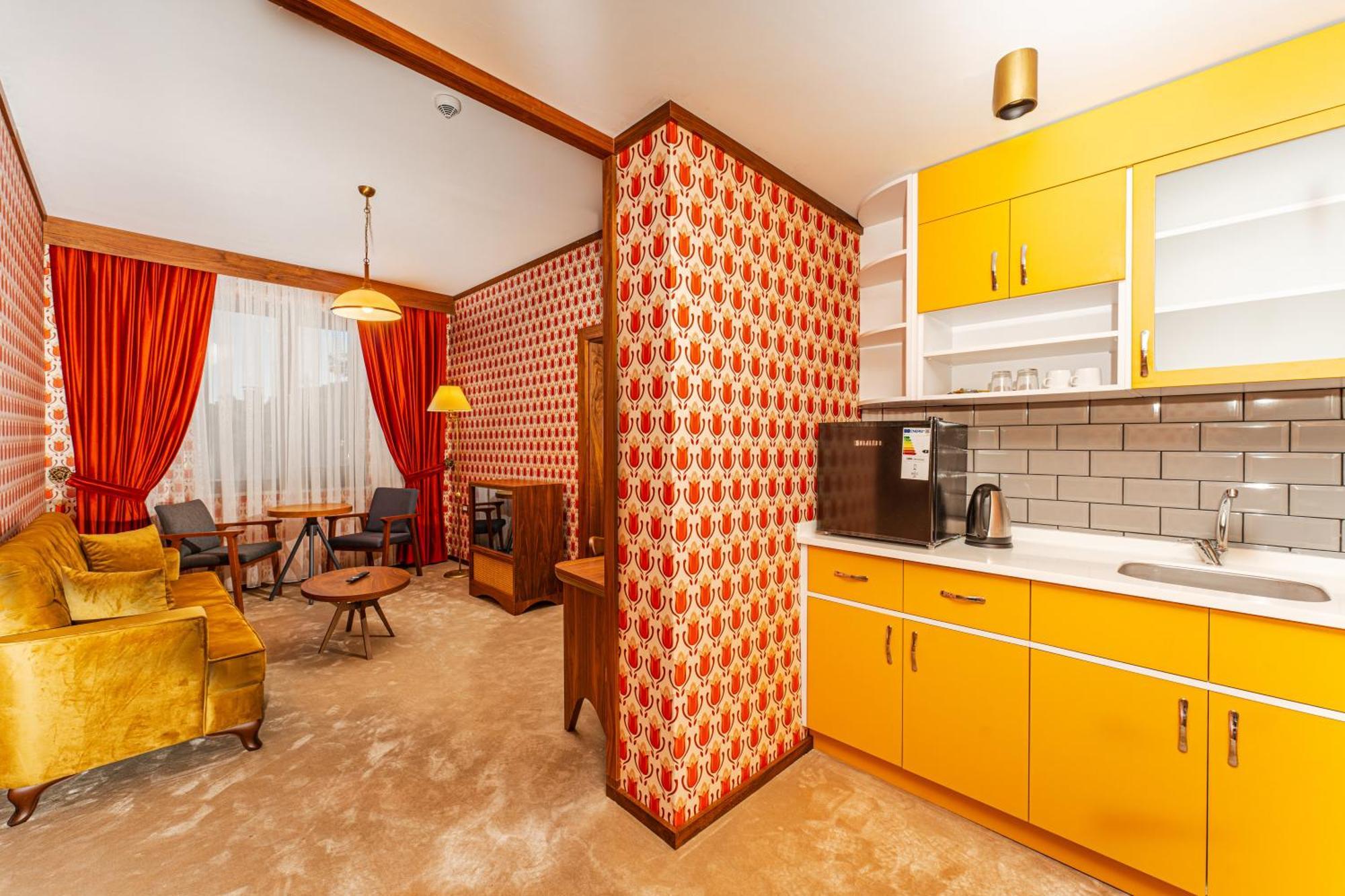 Otel 74 *